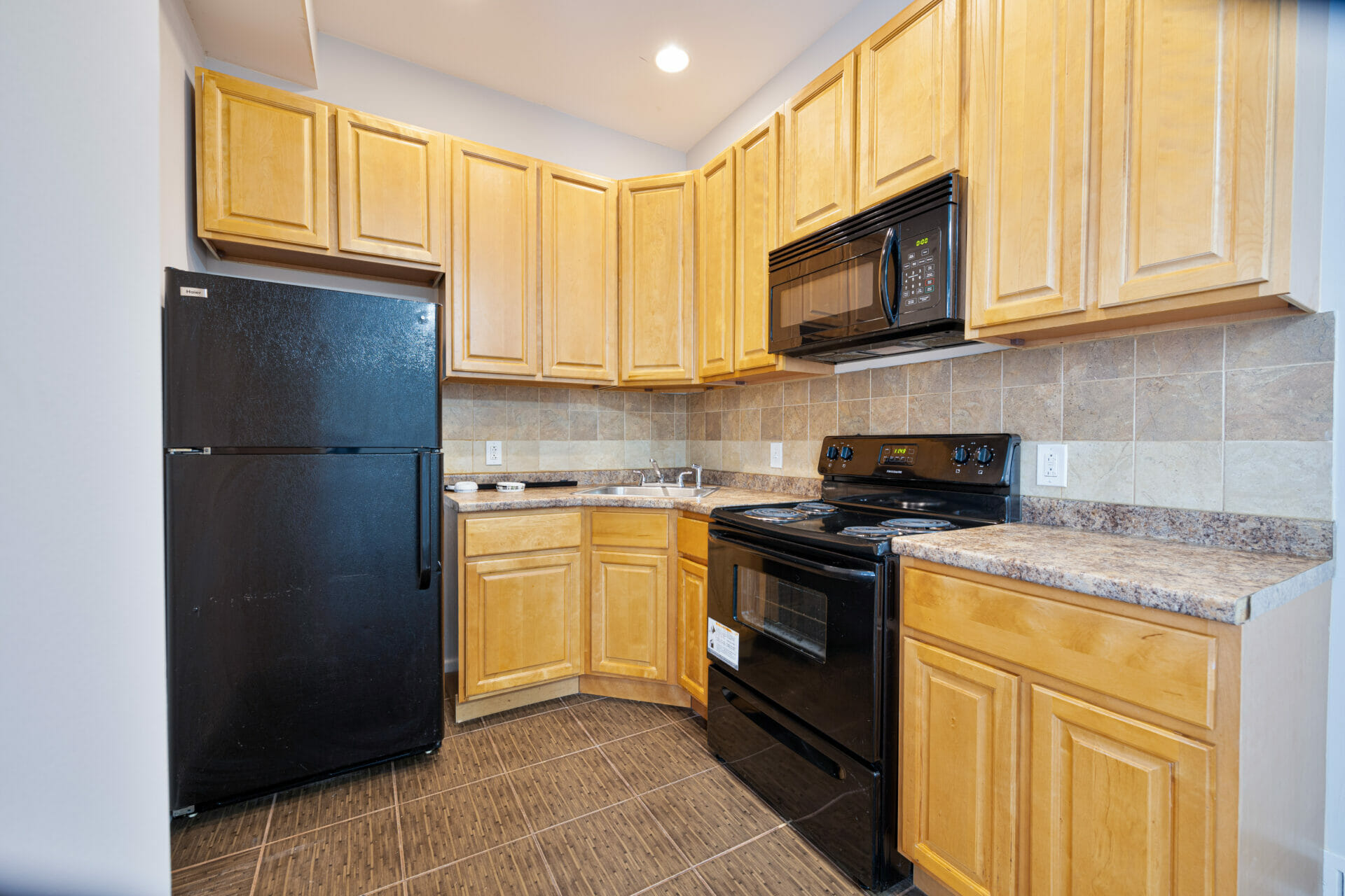 544 S 49th st - 1F (2 of 9)
