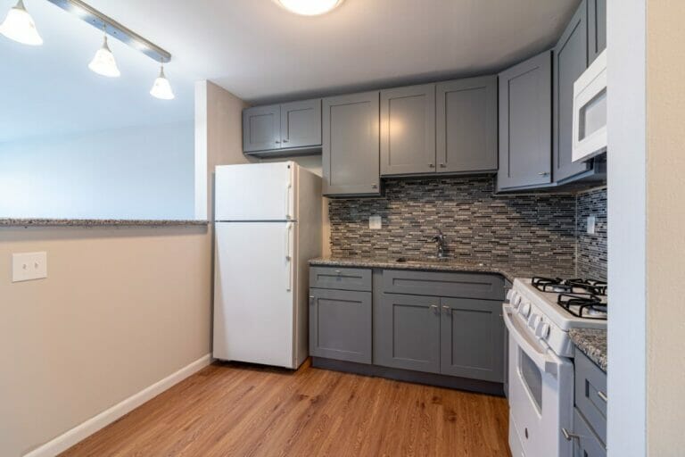 9843 Frankford Ave – 2F